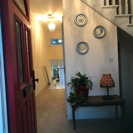 Newcastle Guest House Γκάλγουεϊ Εξωτερικό φωτογραφία