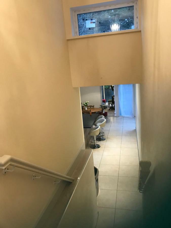 Newcastle Guest House Γκάλγουεϊ Εξωτερικό φωτογραφία