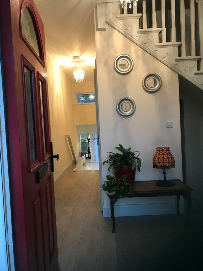 Newcastle Guest House Γκάλγουεϊ Εξωτερικό φωτογραφία